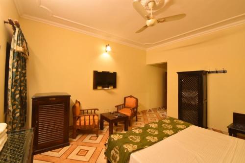 Deluxe Room image 9