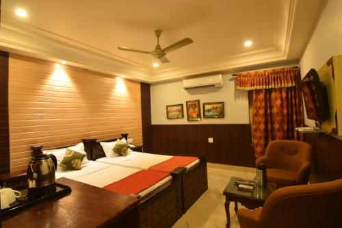 Superior Double Room image 3