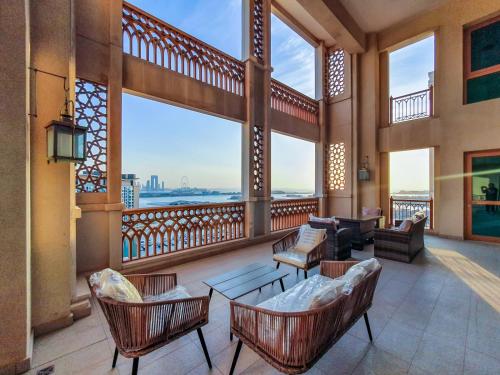 Palm Jumeirah - Marina Residence Massive Luxury Duplex Penthouse