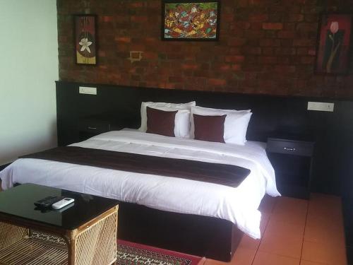 Room in Farmhouse - Mango Village Farm House