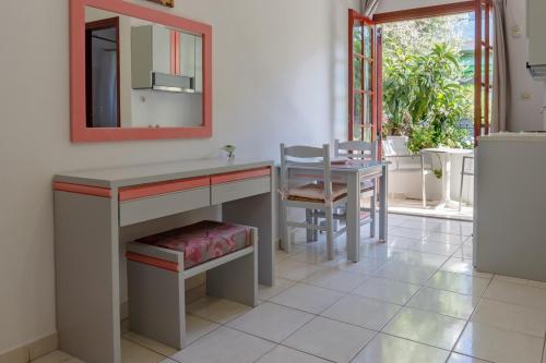 Agii Apostoli Studios - image 13
