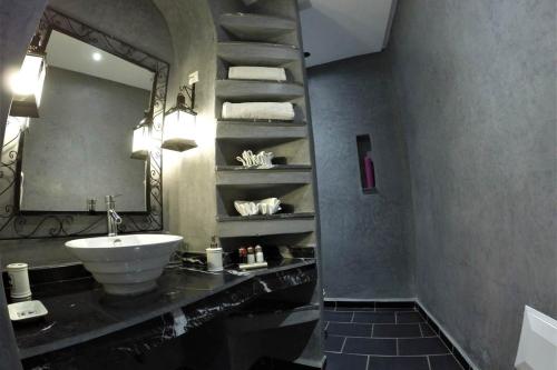 Room in Guest room - Riad Ralhaya, calm and voluptuous luxury in the heart of Marrakech - 6