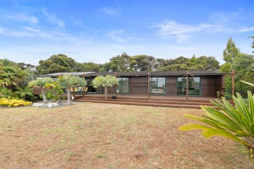 Tuš, Breezy on Broadview - Opua Holiday Home in Opua
