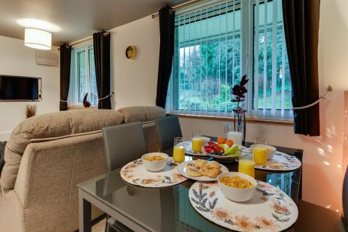 Facilities, 1 Bedroom Swinley Apartment l Free Parking l Wigan Royal Infirmary l Haigh Hall l Central Location in Wigan