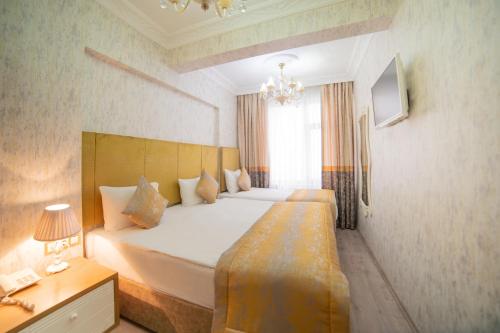 Superior Triple Room image 4