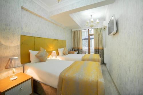 Superior Double or Twin Room with Patio image 7