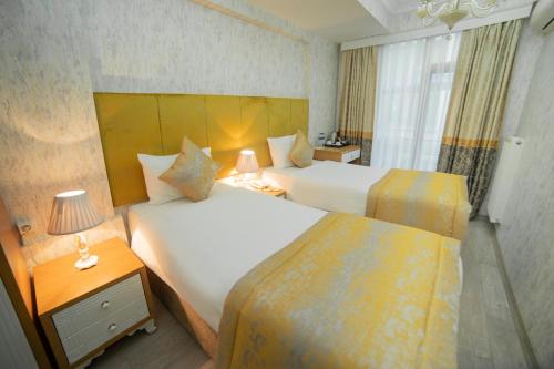 Superior Double or Twin Room with Patio image 6
