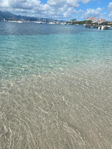Chez Hugo, bel appartement très bien situé pour visiter la Martinique en journée et dormir la nuit - Location saisonnière - Les Trois-Îlets