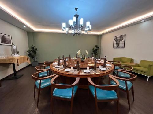 Restaurant, 2000 Hotel in Kigali