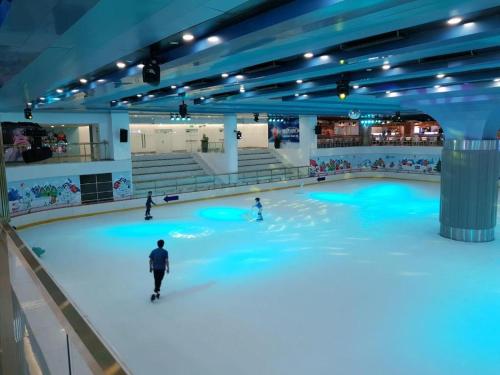 Бассейн , Central Apartments - Vinhomes Central Park, Landmark 81 Area & Ice Skating Rink in Bình Thạnh