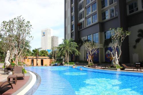 Piscina, Central Apartments - Vinhomes Central Park, Landmark 81 Area & Ice Skating Rink in Bình Thạnh