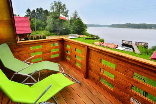 Balkons/terase, Wooden House by Ostrowieckie Lake with Beach in Krag (West Pomeranian)