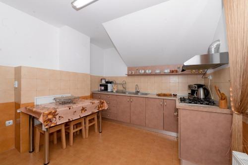 virtuve, Casa Teo&Andreea in Panaci