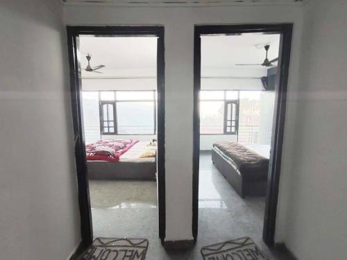Holiday Homestay/Kasauli/3 Bhk/Hill View/Breakfast