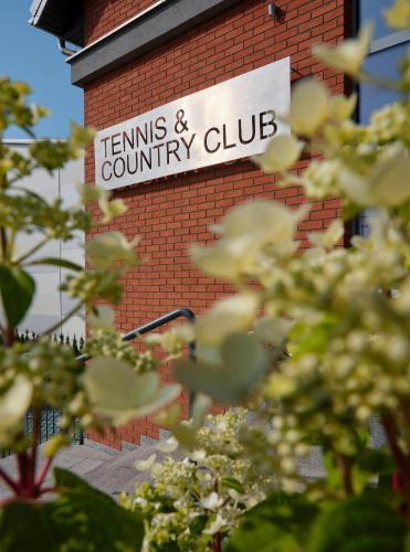 Tennis & Country Club Hotel