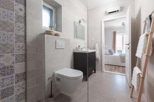 Villa Nina with heated Pool & seaview