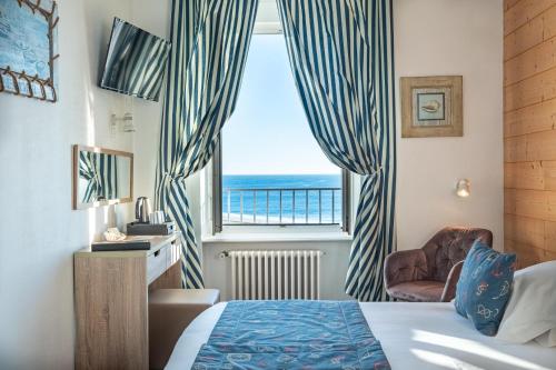 Chambre double, vue sur la mer, 3 lits