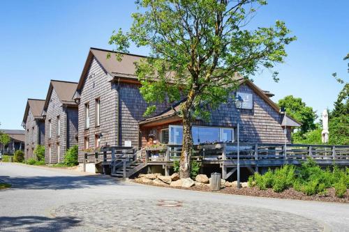 Cottages, turf house