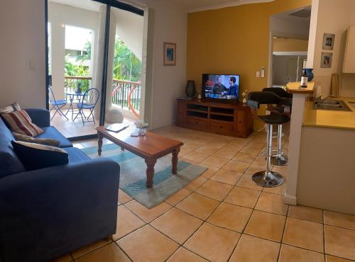 Tropical One Bedroom Apartment at The Mediterranean in פורט דגלאס