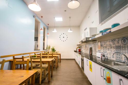 ห้องครัว, 360 โฮสเทล บาร์เซโลนา อาร์ตแอนด์คัลเจอร์ (360 Hostel Barcelona Arts&Culture) near สวนสัตว์บาร์เซโลนา