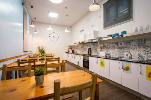 ห้องครัว, 360 โฮสเทล บาร์เซโลนา อาร์ตแอนด์คัลเจอร์ (360 Hostel Barcelona Arts&Culture) near สวนสัตว์บาร์เซโลนา