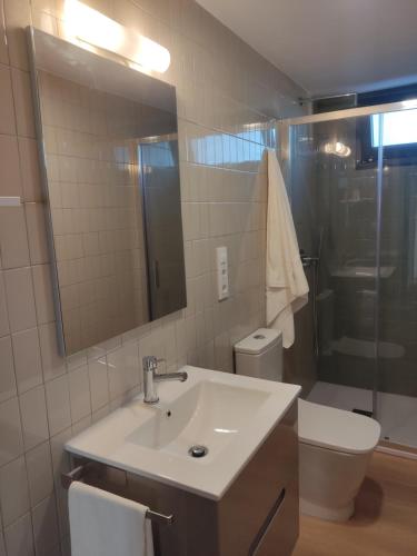 Bathroom, Casa Dolores do Conde in Sabarigo