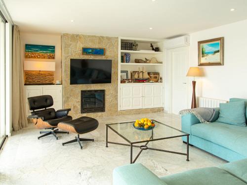 Es turó, luxury beachfront apartment in Colonia San Jordi