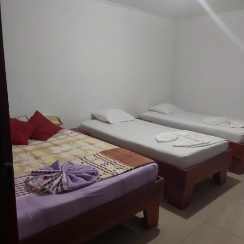 1 double bed, 2 twin beds