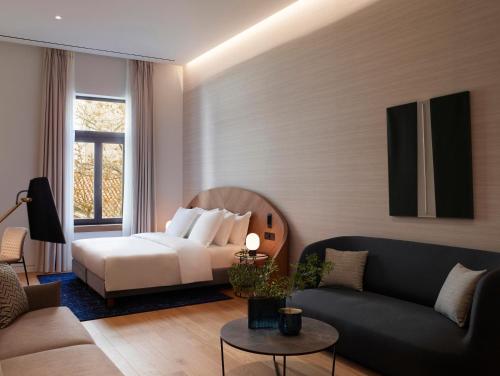 room detail thumbnail 1