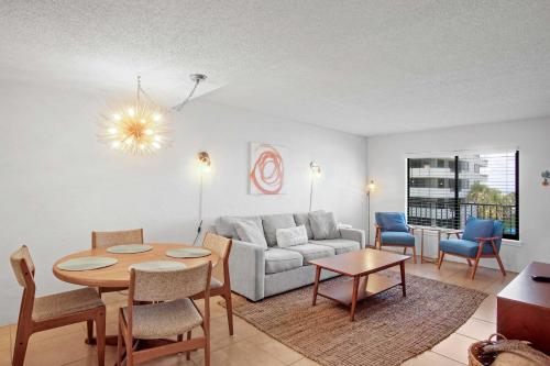 Oceanfront Daytona Beach Condo with Shared Pool - image 7