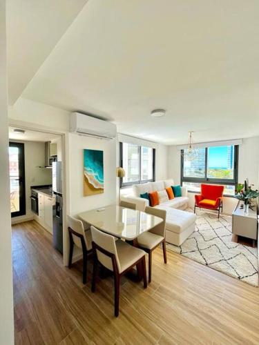 Apartamento en torre de categoría con vista al mar