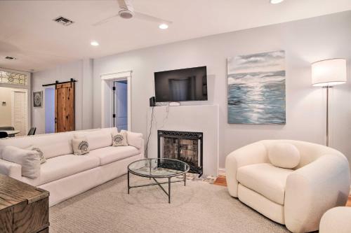 Modern Ft Lauderdale Escape with Deck and Grill! in Fort Lauderdale, USA