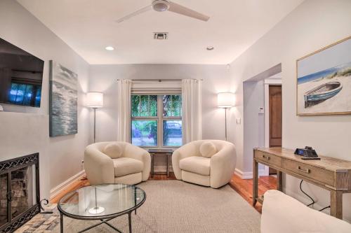 Modern Ft Lauderdale Escape with Deck and Grill! in Fort Lauderdale, USA