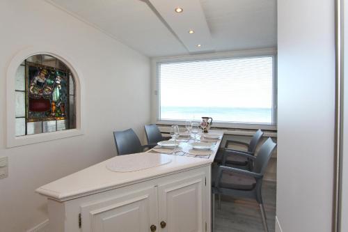 Apartment with Sea View image 6