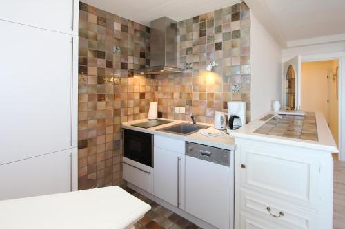 Apartment with Sea View image 5