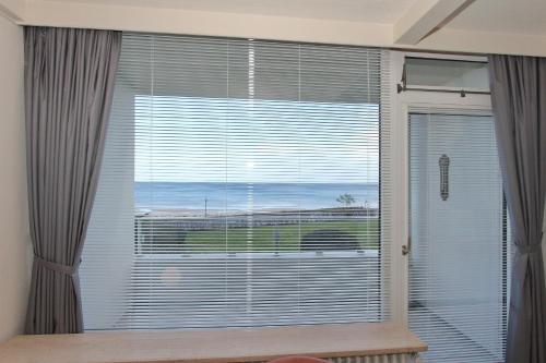 Apartment with Sea View image 4