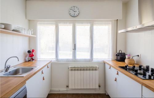  Beautiful home in Barcenillas del Ribero with WiFi, Indoor swimming pool and 5 Bedrooms in Barcenillas de Ribero