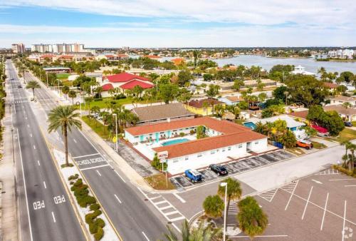 Exterior view, Sun Island Motel in St. Pete Beach (FL)