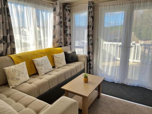 Mollys Retreat pet friendly three bed caravan with small garden Newquay Bay Resort Quieter area of p in Other
