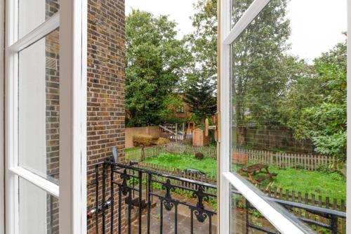 Picture of Light 1 Bedroom Apartment With Balcony In Brixton