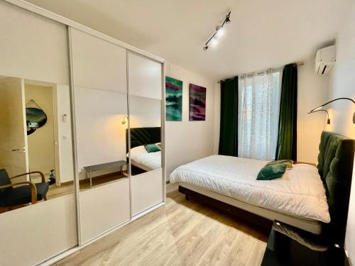 Spacious 3 BR flat Nice center - magnificent view-parking