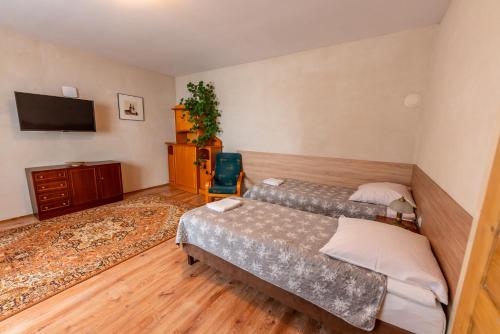 2 bedrooms, 3 beds
