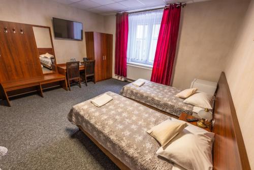 3 twin beds