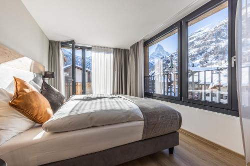 Apartment with Mountain View