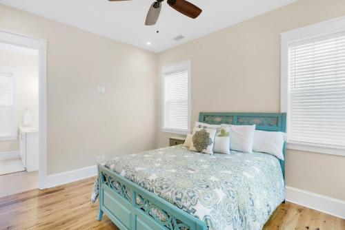 Calm Breeze Cottage by RealJoy Vacations - image 10