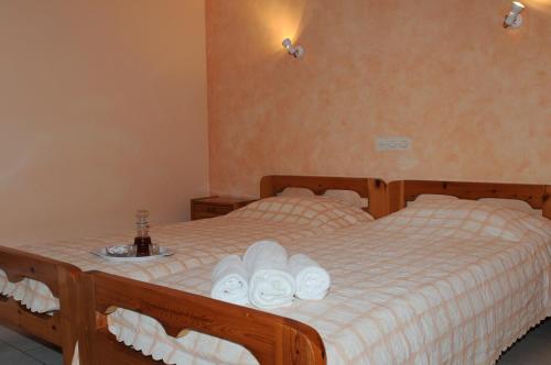 2 twin beds