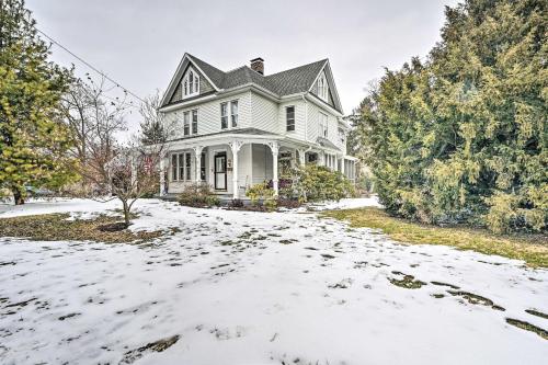 Spacious Getaway: 7 Mi to Whitetail Slopes! - Greencastle, PA