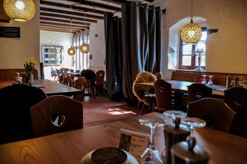 Restaurant, Landhotel Hofgut Battenberg in Neuleiningen