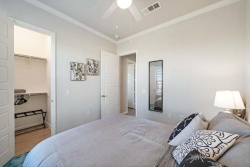 Luxury Townhomes - Evonify Stays in Austin, USA
