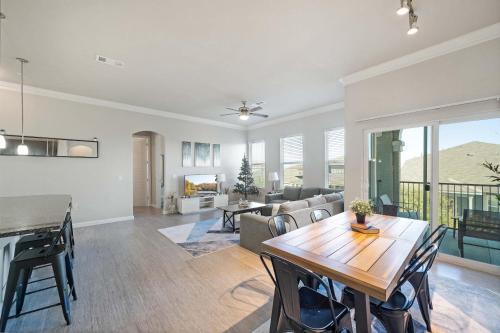 Luxury Townhomes - Evonify Stays in Austin, USA